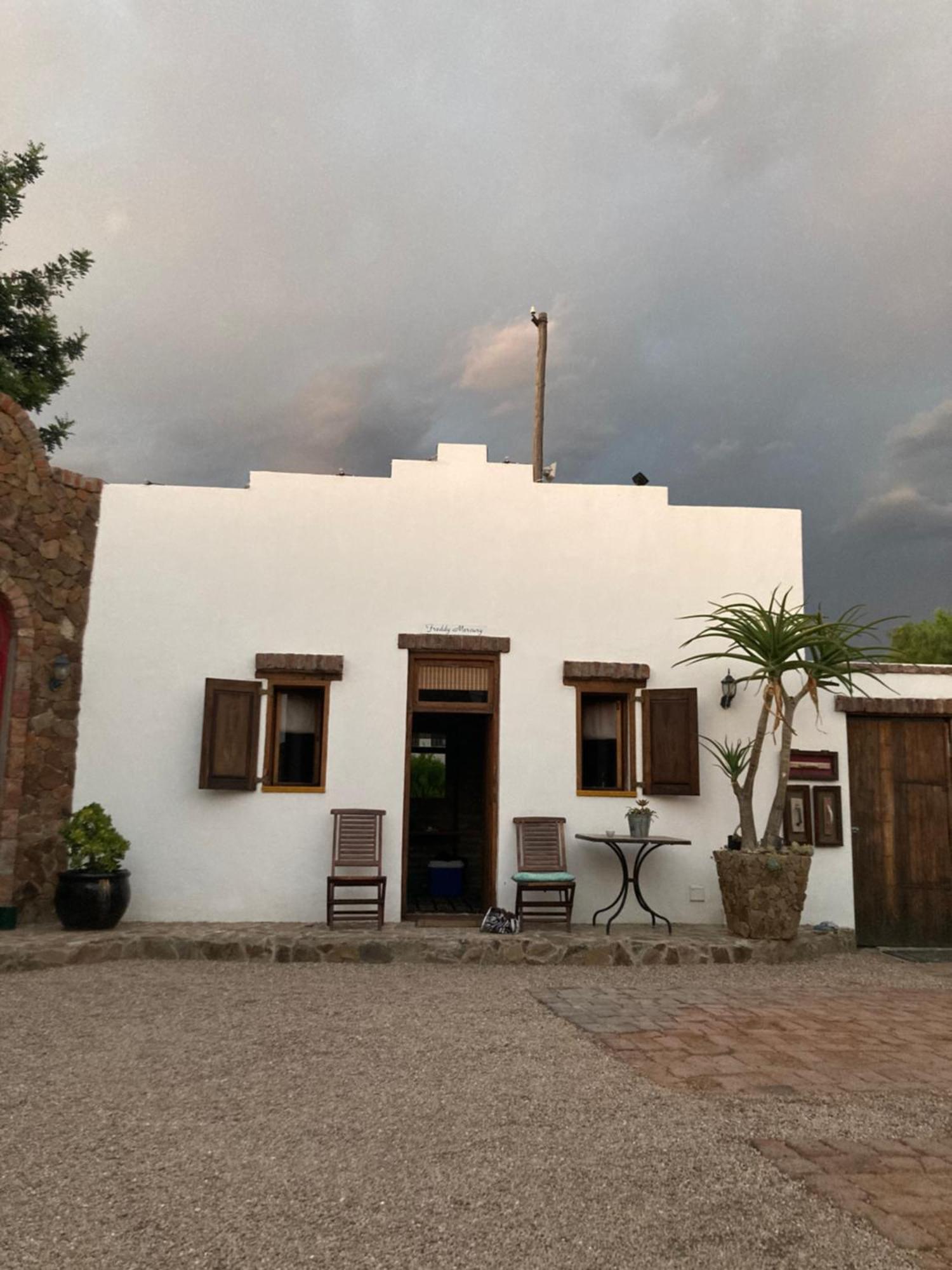 Villa Contessa Beaufort West Exteriör bild